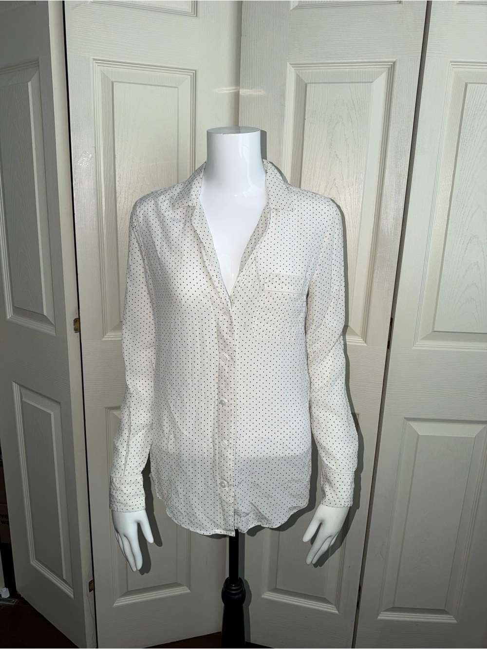 Equipment Femme women's Silk Polka Dot Blouse, long sleeve. cod #448-A